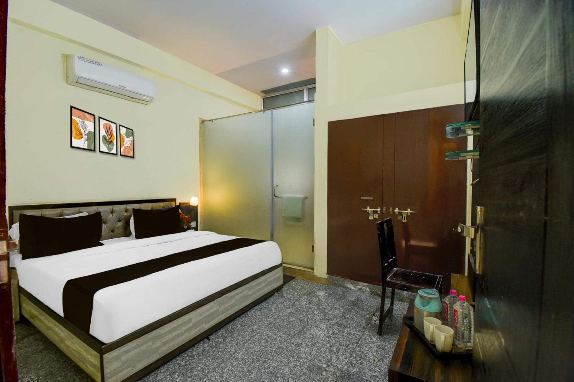 Hotel Collection O Patel Marg Near Cheelgadi Restaurant