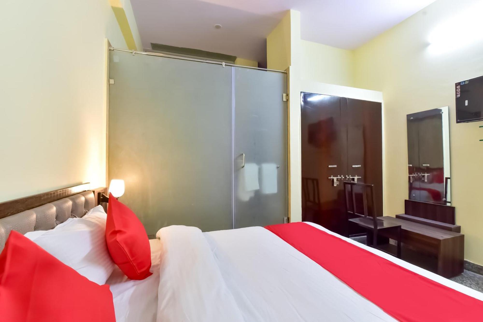 Hotel Collection O Patel Marg Near Cheelgadi Restaurant *