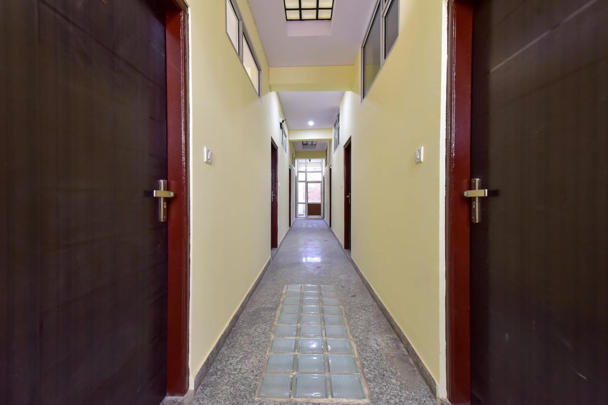 Hotel Collection O Patel Marg Near Cheelgadi Restaurant *