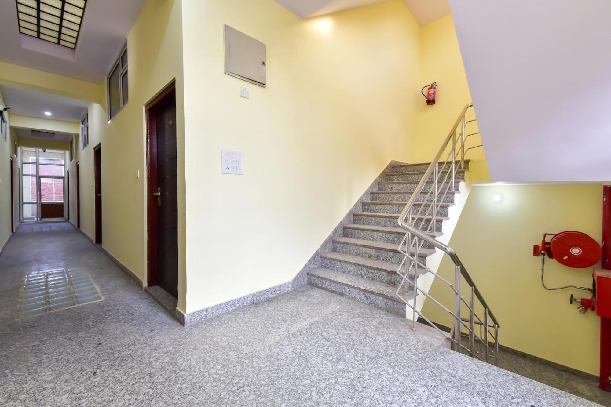Hotel Collection O Patel Marg Near Cheelgadi Restaurant Jaipur